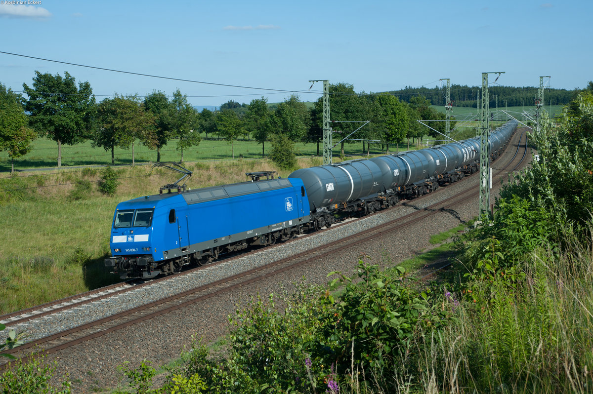 145 030-7 mit einem Kesselwagenzug bei Reuth (i. Vogtland) Richtung Plauen, 13.07.2017