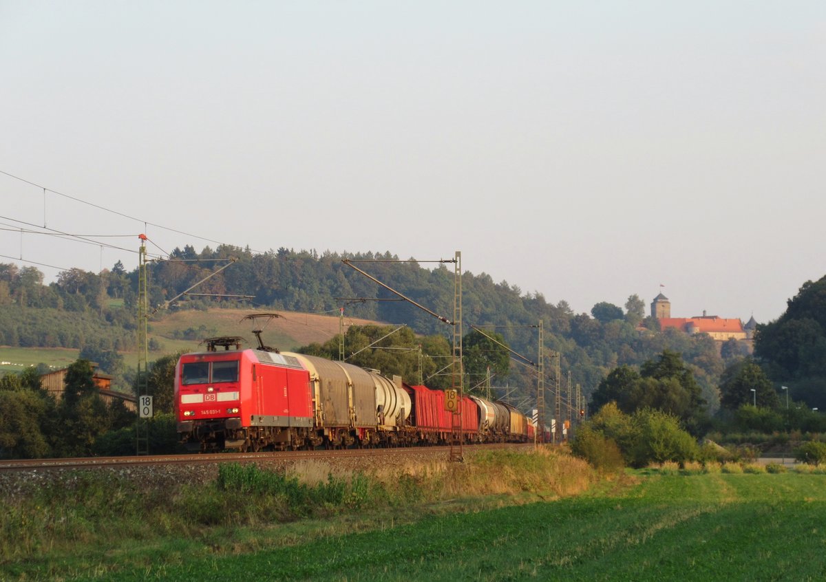 145 031 ist am 14.September 2016 mit einem gemischten Gterzug bei Knellendorf in Richtung Saalfeld unterwegs.