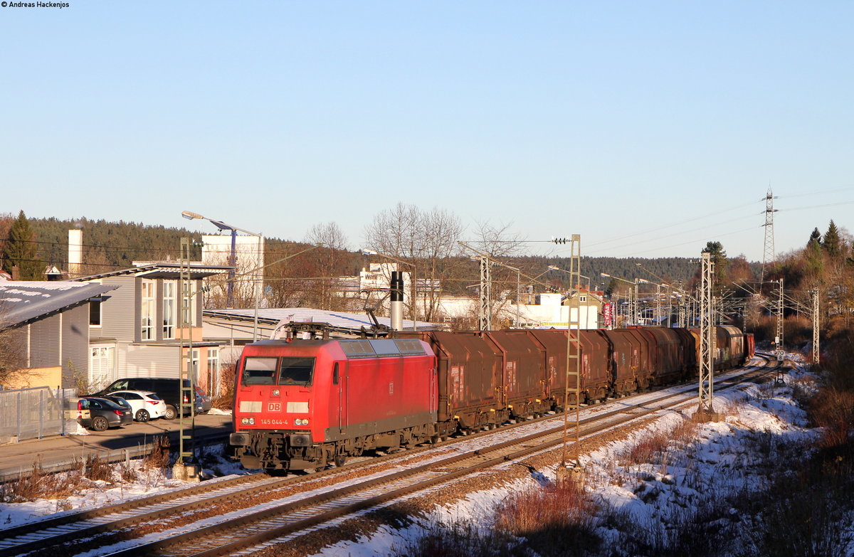 145 044-4 mit dem EK 55834 (Villingen(Schwarzw)-Offenburg Gbf) bei St.Georgen 7.12.17
