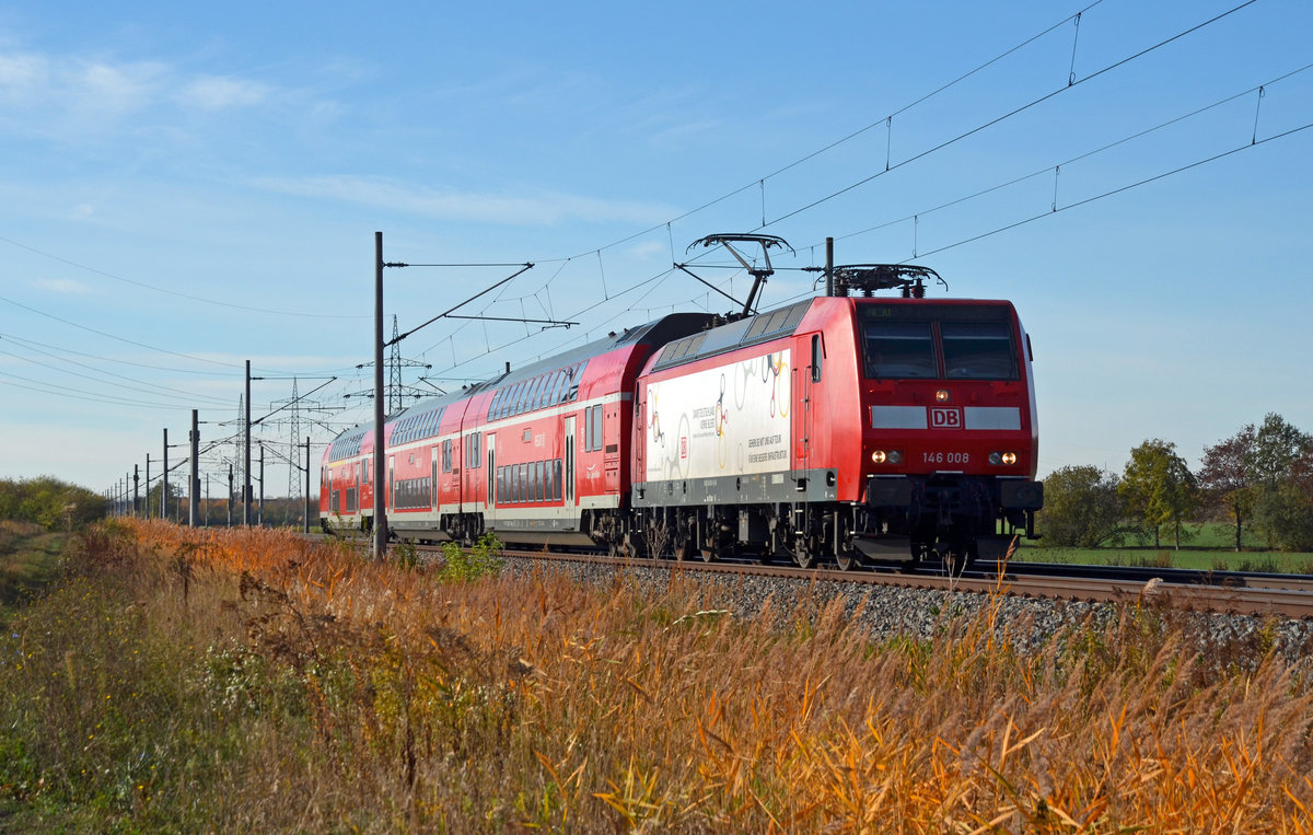 146 008 führte am 31.10.18 einen RE von Halle(S) nach Magdeburg durch Braschwitz.