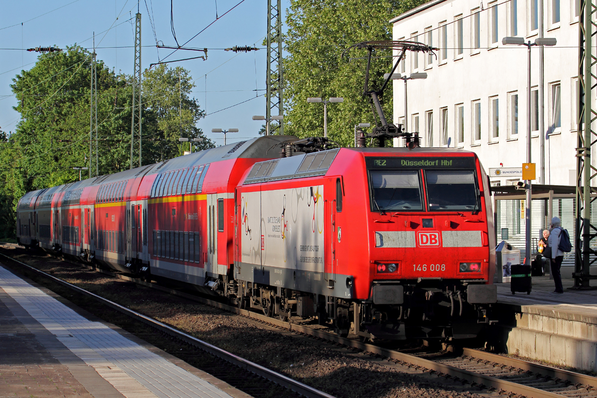 146 008 mit RE 2 nach Düsseldorf Hbf. in Recklinghausen 3.5.2014