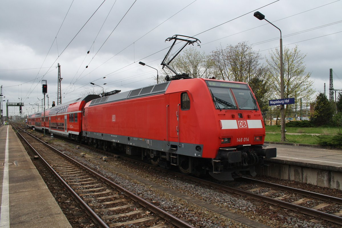 146 014 drückt am 7.4.2017 den RE30 (RE16319) nach Halle(Saale) Hauptbahnhof aus dem Magdeburger Hauptbahnhof.