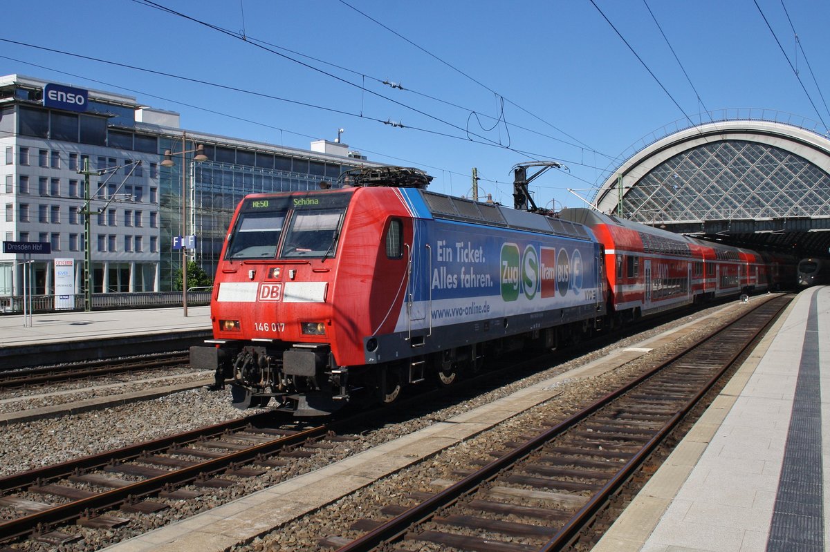 146 017 verlässt am 27.5.2017 mit dem RE50 (RE16549)  Saxonia  von Leipzig Hauptbahnhof nach Schöna den Dresdener Hauptbahnhof.