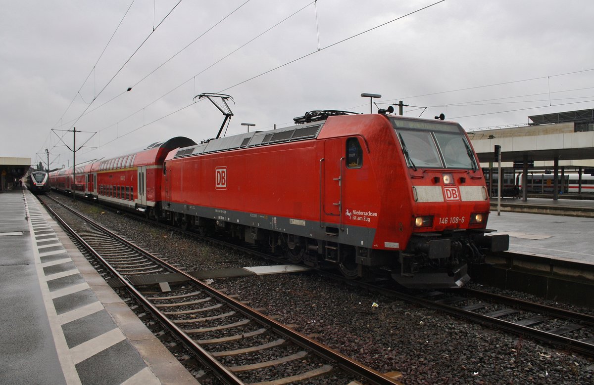 146 108-6 macht sich am 5.8.2017 mit dem RE8 (RE4416) nach Bremerhaven-Lehe im Hannoverschen Hauptbahnhof auf den Weg. 