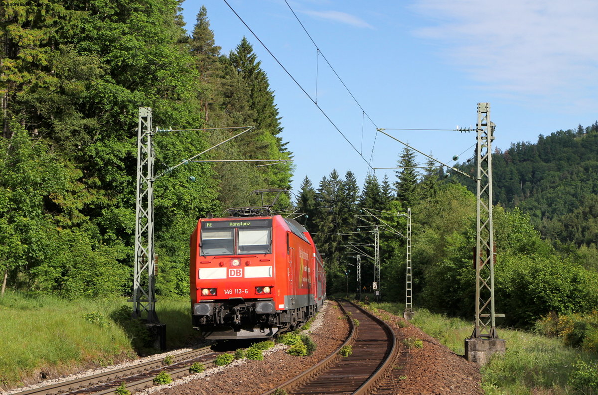 146 113-6 mit dem RE 4713 (Karlsruhe Hbf-Konstanz) bei Triberg 10.6.17