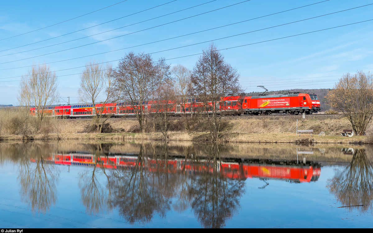 146 116 ist am 11. März 2017 mit einem RE Karlsruhe - Konstanz zwischen Welschingen-Neuhausen und Mühlhausen (Engen) unterwegs.
