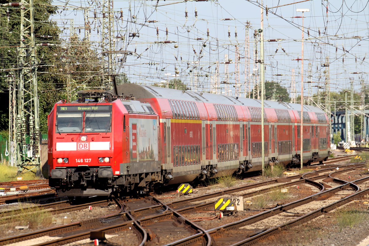 146 127 als RE1 nach Bremen Hbf. bei der Einfahrt in Bremen 12.7.2018