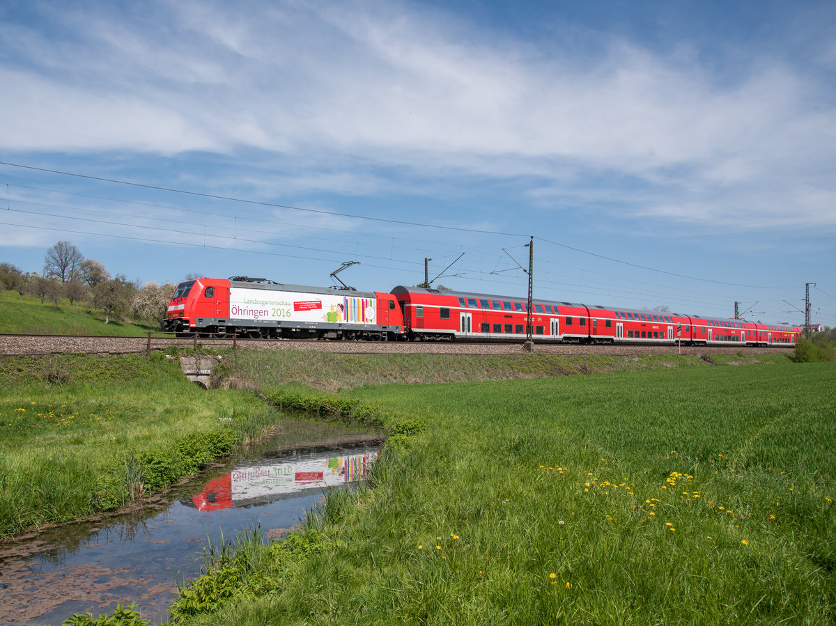 146 202 mit Werbung für die Landesgartenschau in Öhringen mit RE 19224 nach Osterburcken bei Ebersbach am 21.4.2016.