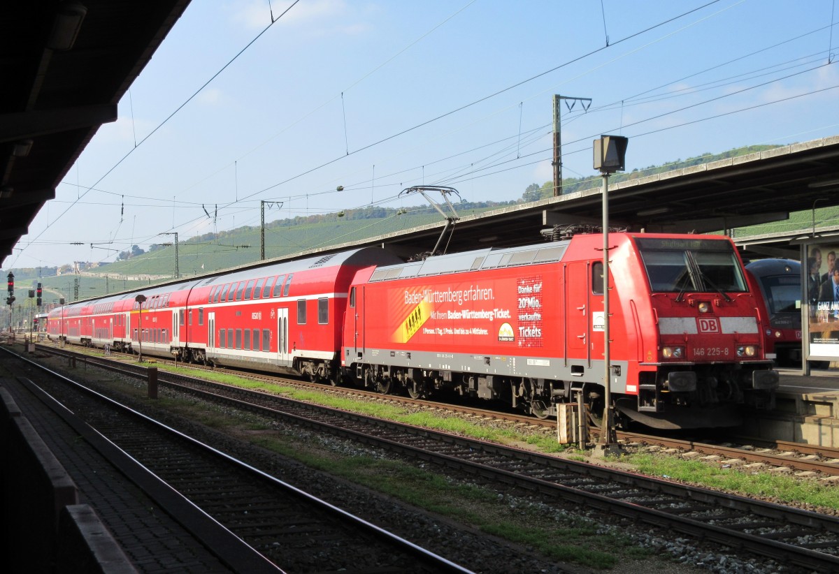 146 225-8  Baden-Wrttemberg erfahren.  steht am 03.Oktober 2014 mit dem RE 4933 nach Stuttgart im Wrzburger Hbf.