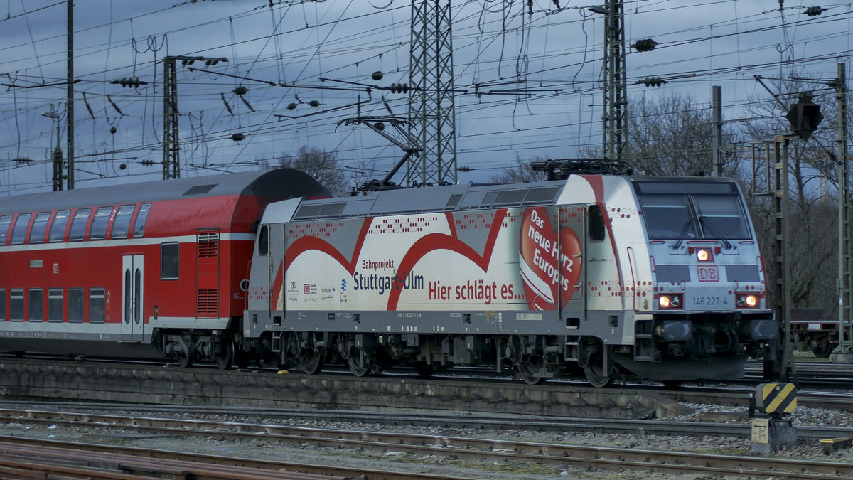 146 227-4  kommend von Offenburg bei der Einfahrt in Basel Badischer Bahnhof.
Basel am 16.02.2018