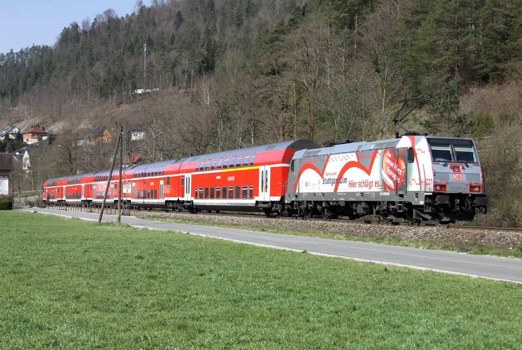 146 227-4 schiebt den RE von Stuttgart nach Singen bei Aistaig am 30.03.2014 