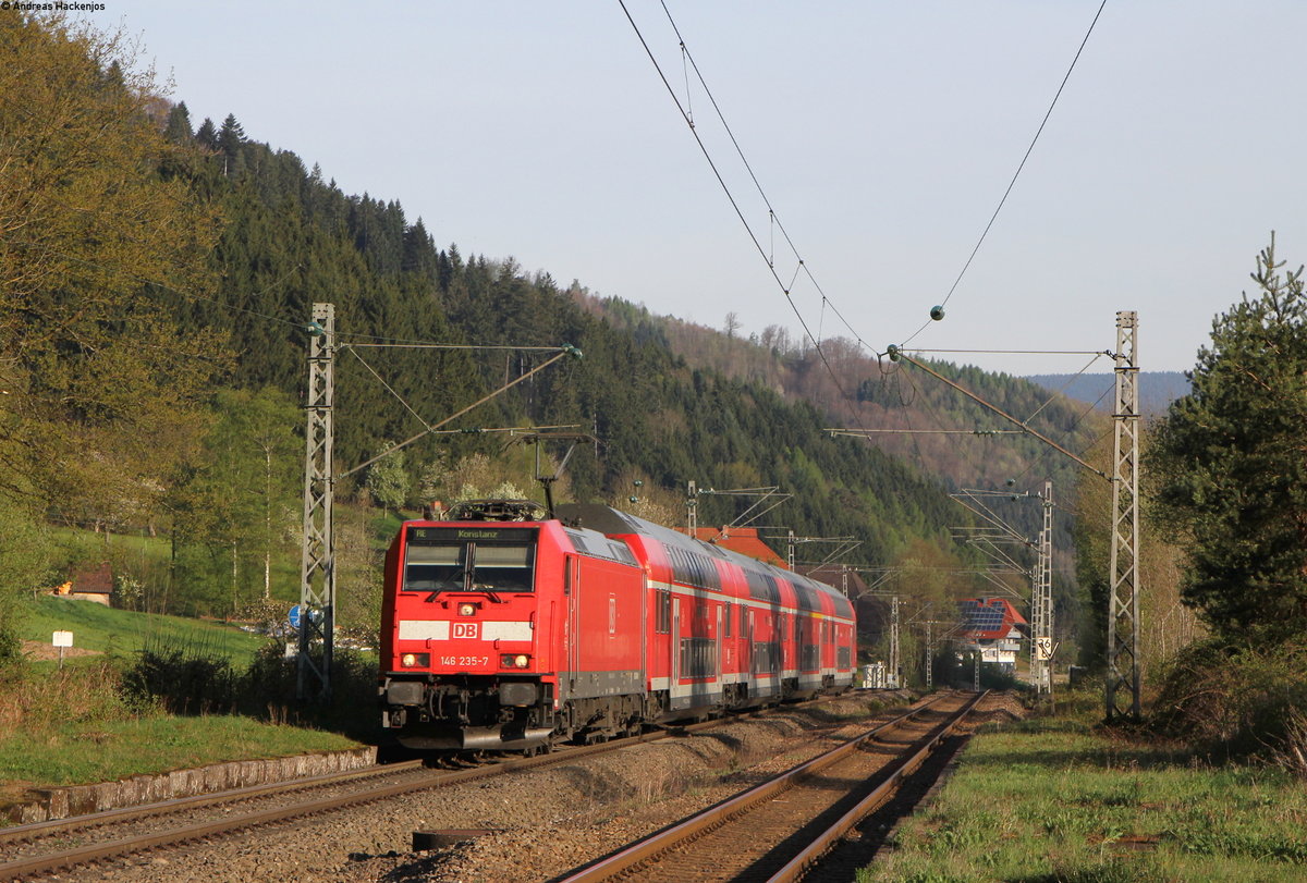 146 235-7 mit dem RE 4713 (Karlsruhe Hbf-Konstanz) bei Gutach 12.4.17