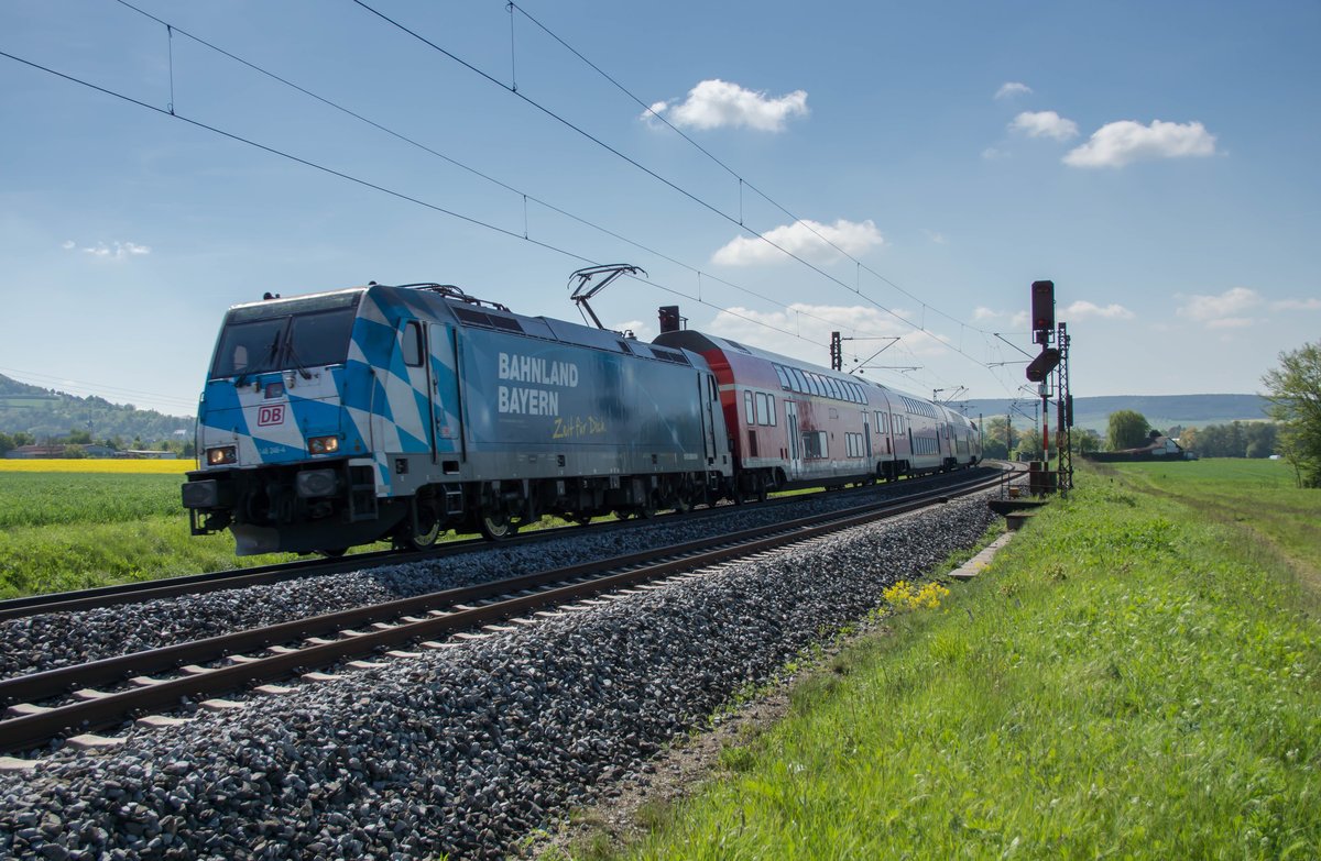 146 246-4 passiert am 10.05.2017 mit einen RE von Würzburg Hbf. komment Retzbach-Zellingen.