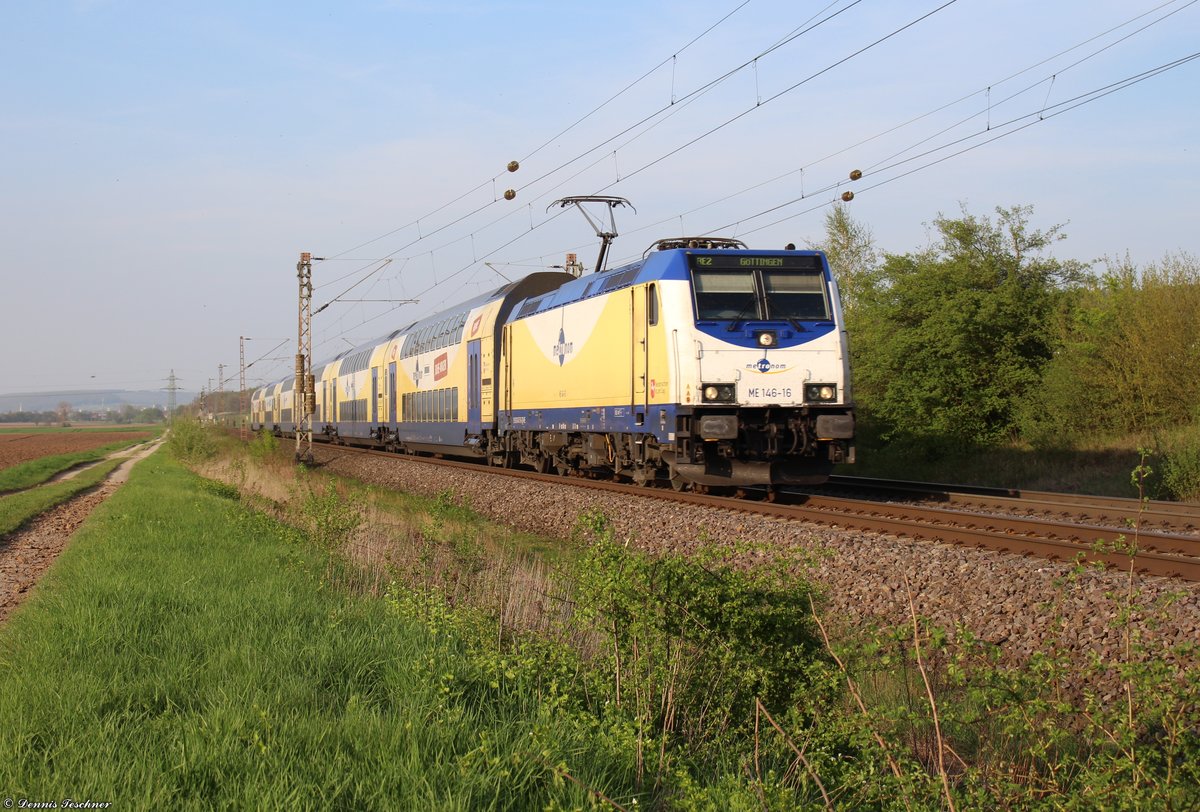 146 516 Metronom mit dem Regionalexpress von Uelzen nach Göttingen fotografiert kurz vor dem Bahnhof Nörten-Hardenberg am 19.04.2018