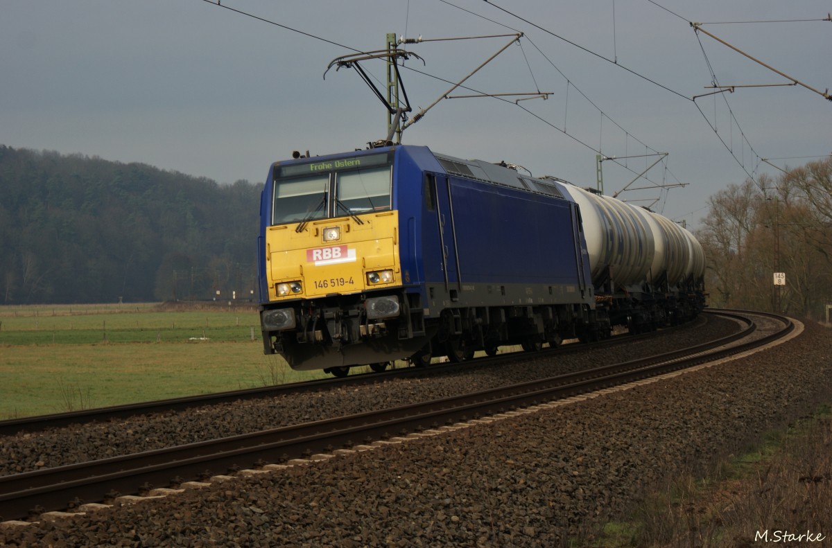 146 519-4 der RBB mit einen Kesselzug Richtung Süden am 18.02.14 bei Hermannspiegel.