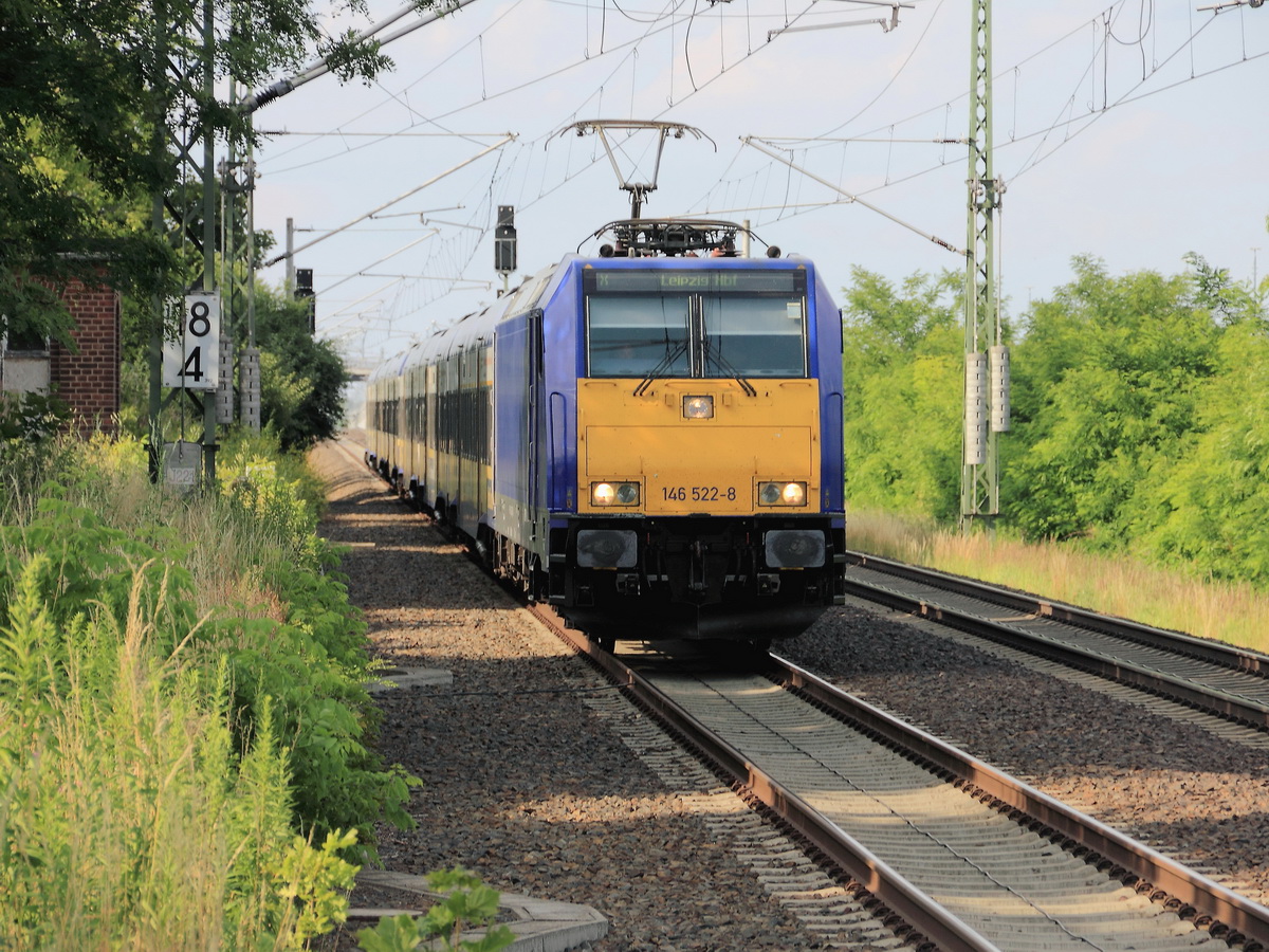 146 522-8 mit dem InterConnex X68904 von  Berlin nach Leipzig am 27. Juni 2014 kurz vor der Durchfahrt durch den Bahnhof Großbeeren. 

