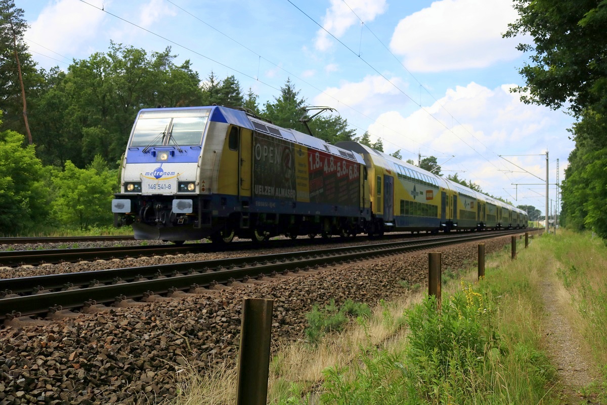 146 541-8 der metronom Eisenbahngesellschaft mbH als ME 82117 (RE3) von Hamburg Hbf nach Uelzen in Radbruch auf der Bahnstrecke Hannover–Hamburg (KBS 110). [6.7.2017 - 13:24 Uhr]