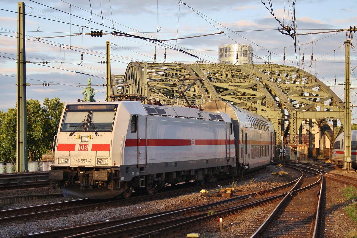 146 557-4 erreicht am Abend des 3.7.2017 mit dem IC2442 von Dresden Hauptbahnhof den Kölner Hauptbahnhof.
