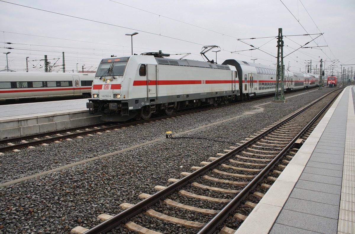 146 562-4 erreicht am 27.1.2018 mit dem IC2033 von Emden Hauptbahnhof nach Leipzig Hauptbahnhof das Ziel der Fahrt.