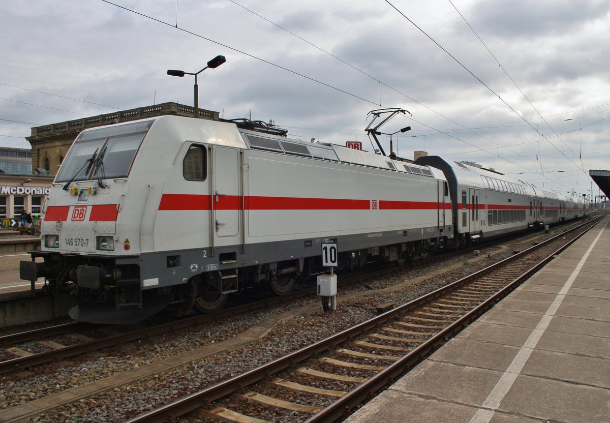 146 570-7 steht am 7.4.2017 mit dem IC2036 von Leipzig Hauptbahnhof nach Norddeich Mole im Magdeburger Hauptbahnhof.