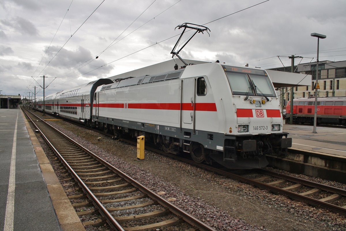 146 572-3 schiebt am 5.8.2017 den IC2049 von Dortmund Hauptbahnhof nach Dresden Hauptbahnhof in den Hannoverschen Hauptbahnhof.