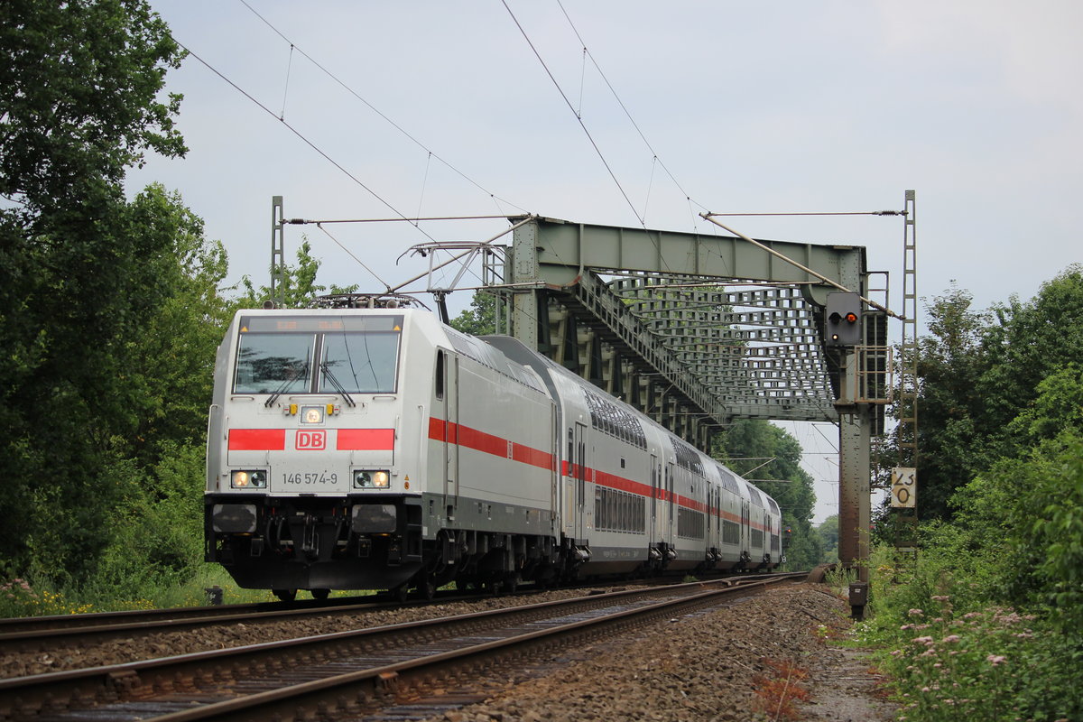 146 574 als IC unterwegs auf der Relation zwischen der Nordseeküste und dem Rheinland am 23.7.2016