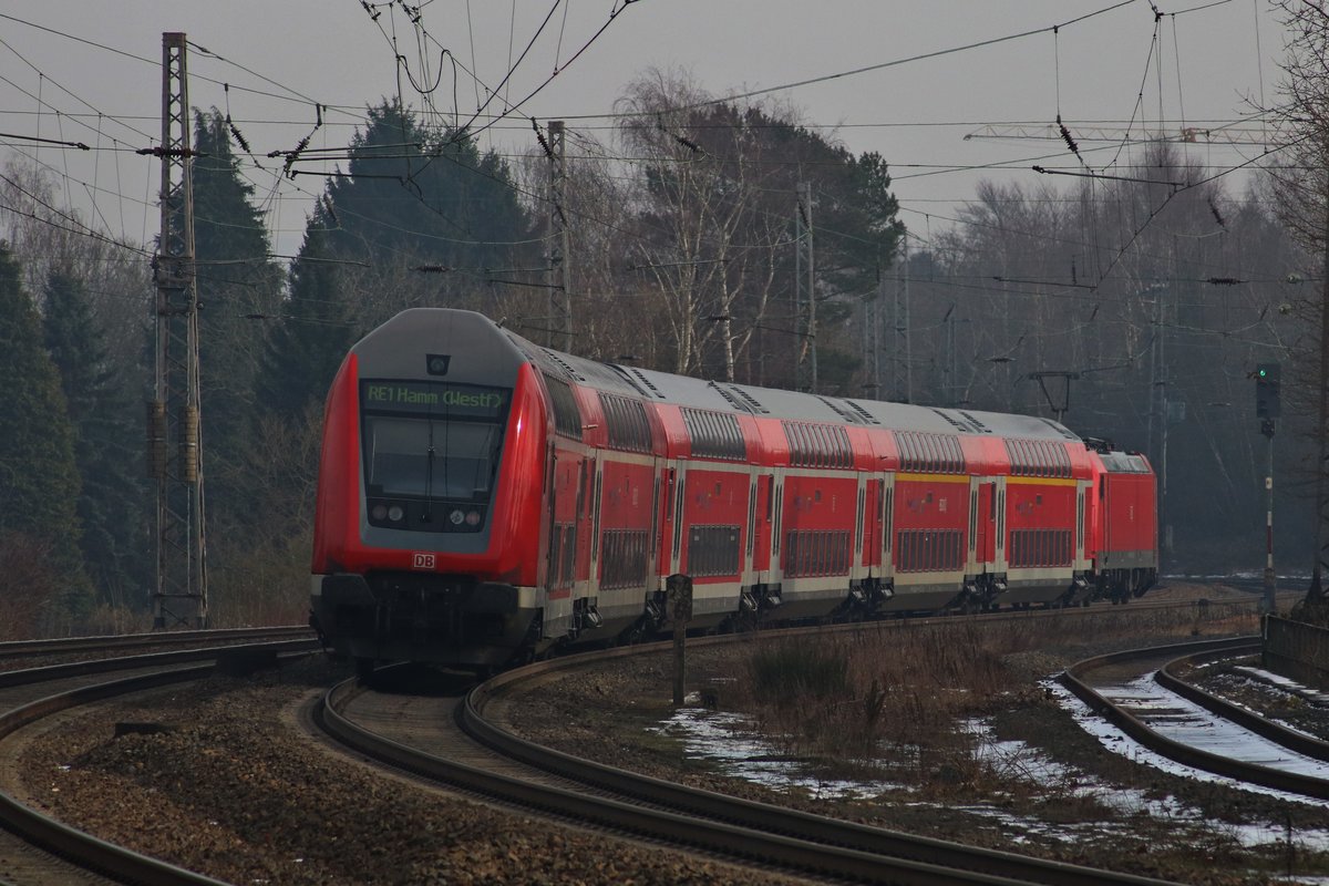 146.2 + 6 x Dosto als RE 1 NRW-Express nach Hamm(Westfalen) fährt von Eschweiler Hbf ab.