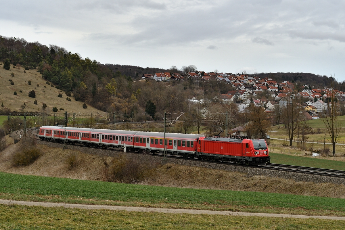 147 007 war am 7. März 2019 Zuglok von RB 19238. Das Bild entstand zwischen Lonsee und Urspring.