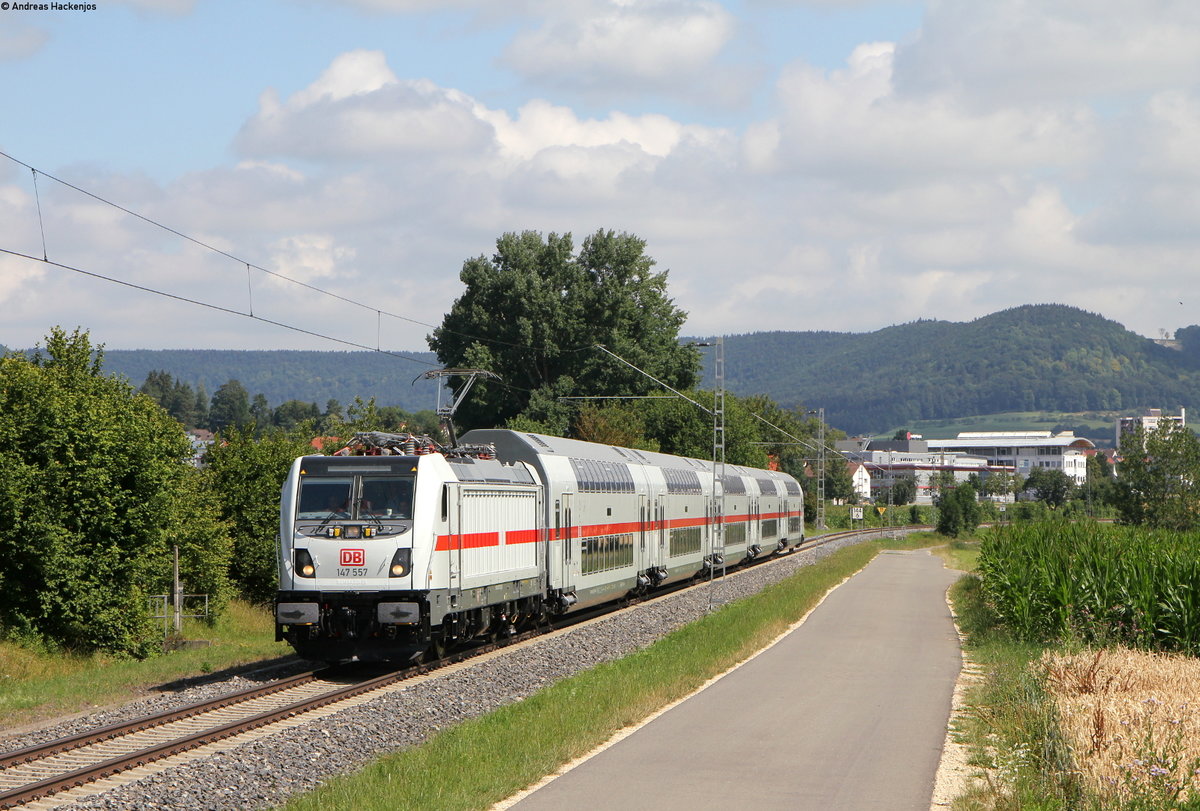 147 557-3 mit dem DbZ 83497 (Stuttgart Hbf-Konstanz) bei Weilheim 12.7.18