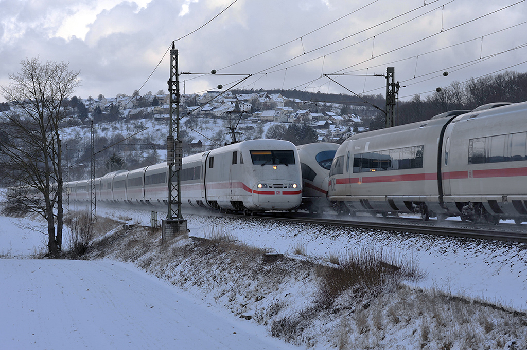 15.01.2017 Streckenabschnitt Uhingen 401 550-5 - zwei Generationen von ICE's begegnen sich