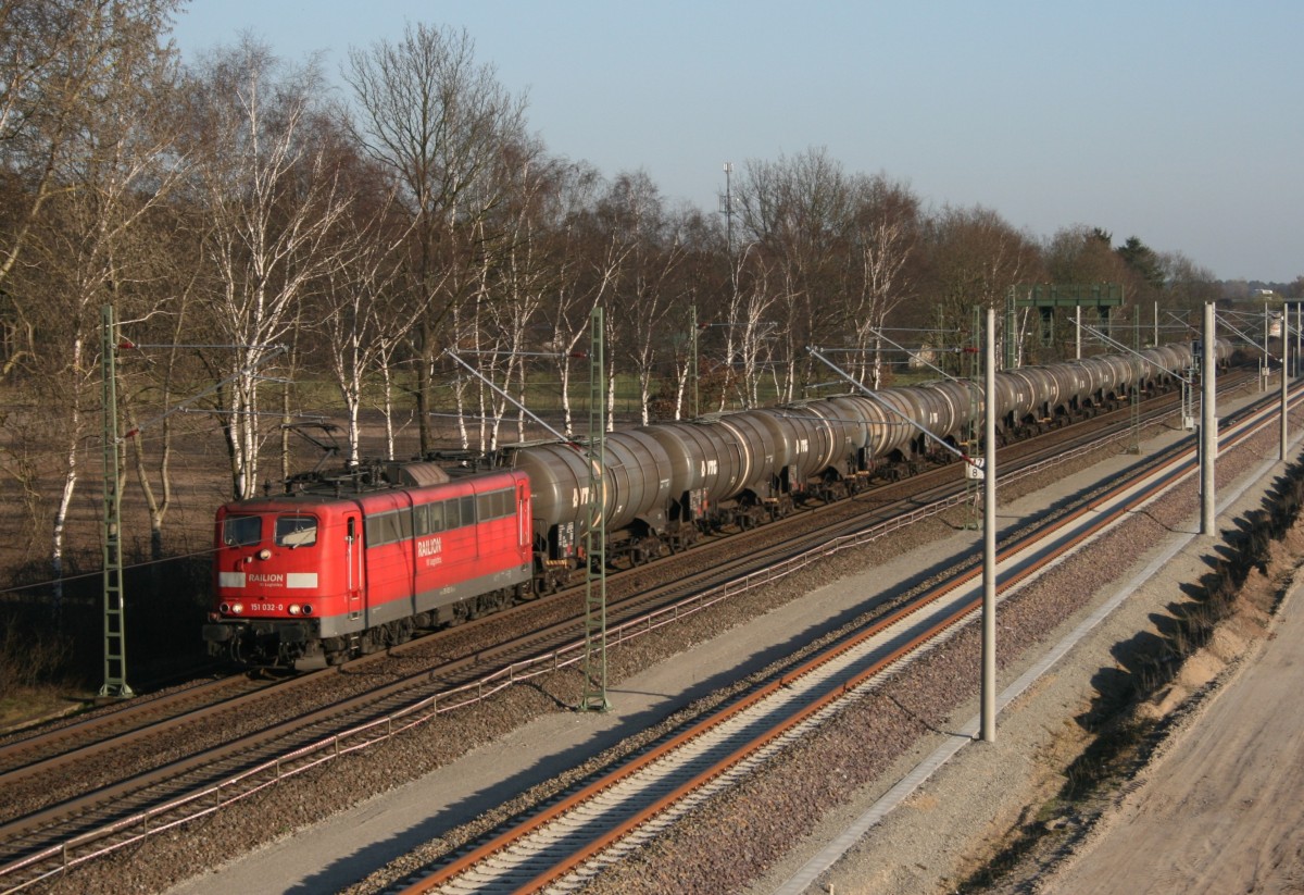 151 032 mit GC 61299 (Misburg–Hamburg Hohe Schaar) am 10.03.2014 zwischen Radbruch und Winsen (Luhe)