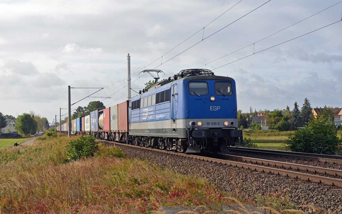 151 039 der EGP führte am 03.10.18 einen Containerzug durch Jeßnitz Richtung Dessau.