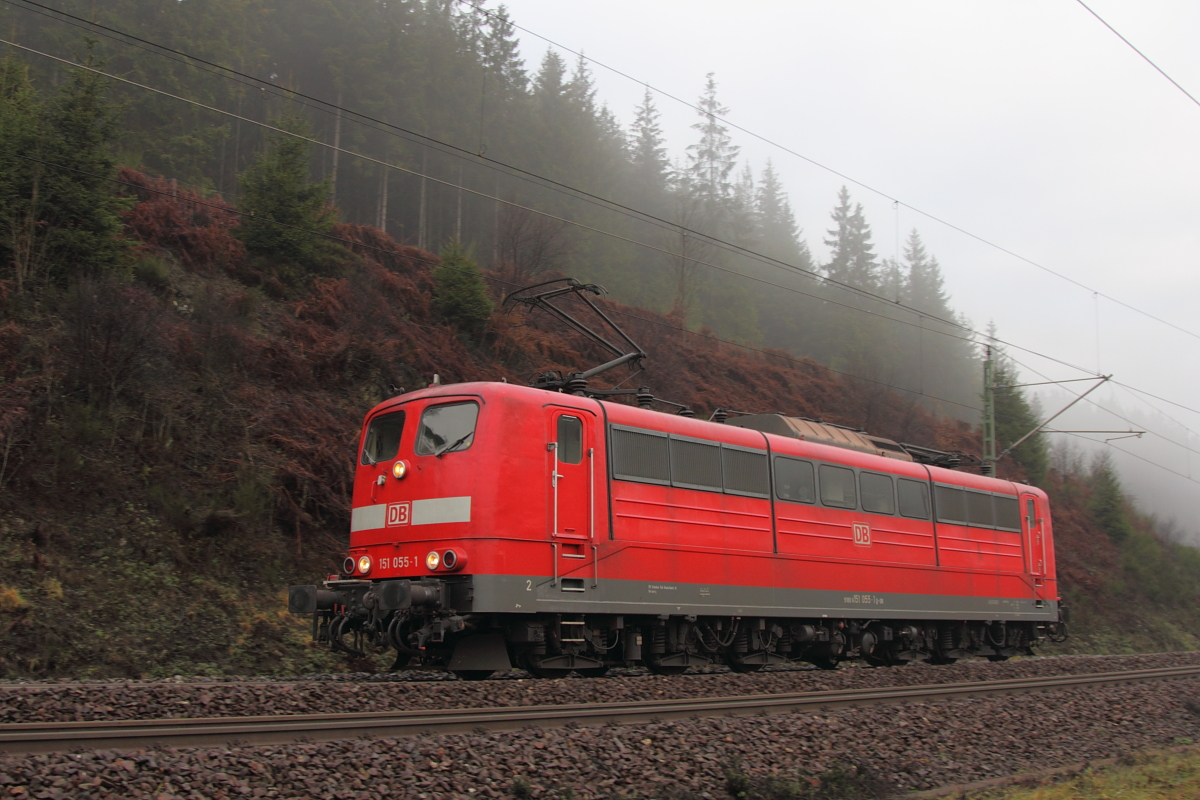 151 055-1 DBSR bei Steinbach im Frankenwald am 03.12.2015.