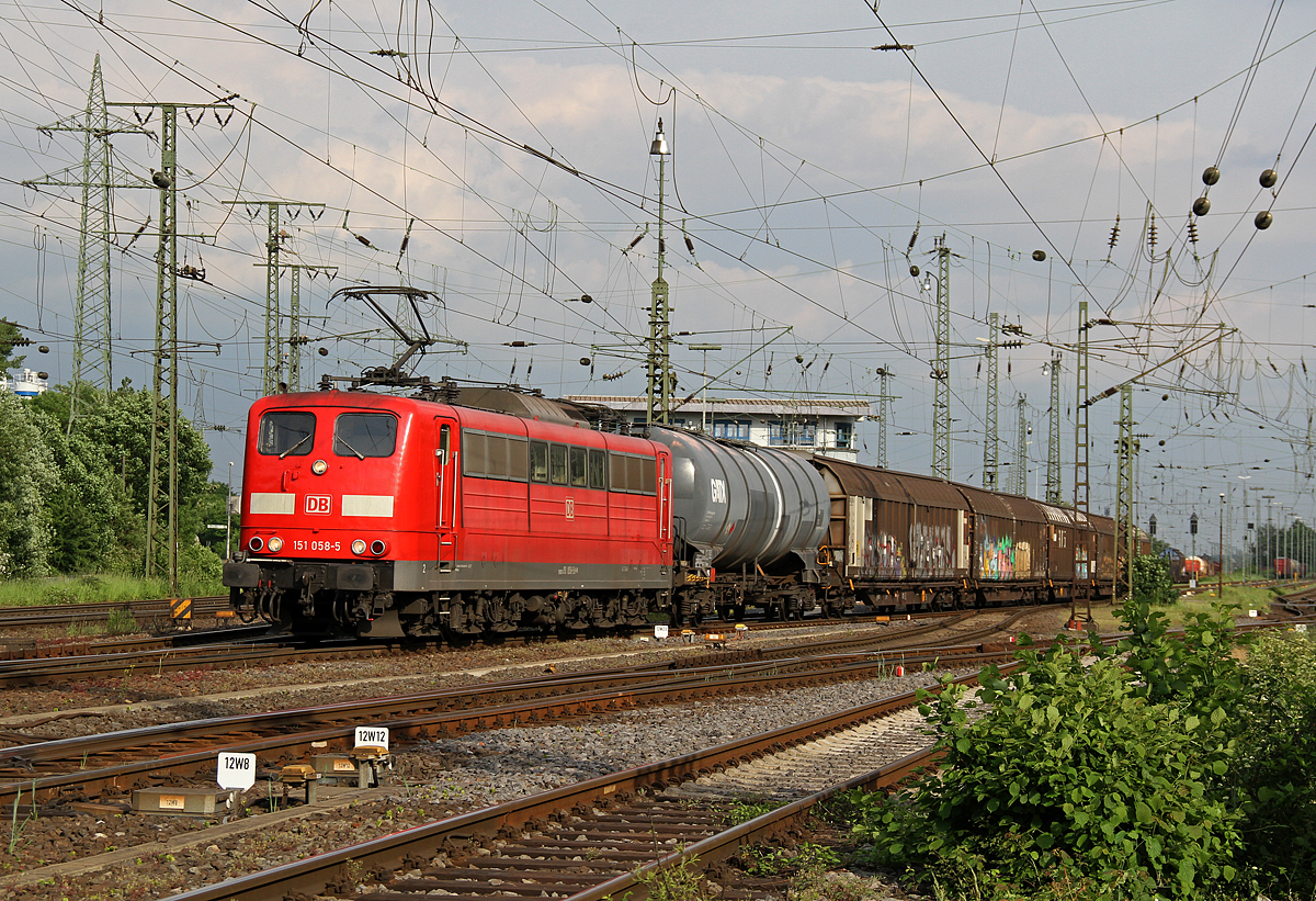 151 058 in Gremberg am 24.05.2017