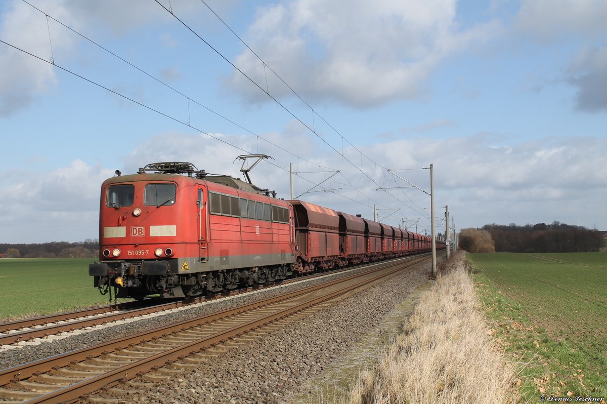 151 095-7 DB mit leerem Erzzug bei Lengede am 10.03.2017