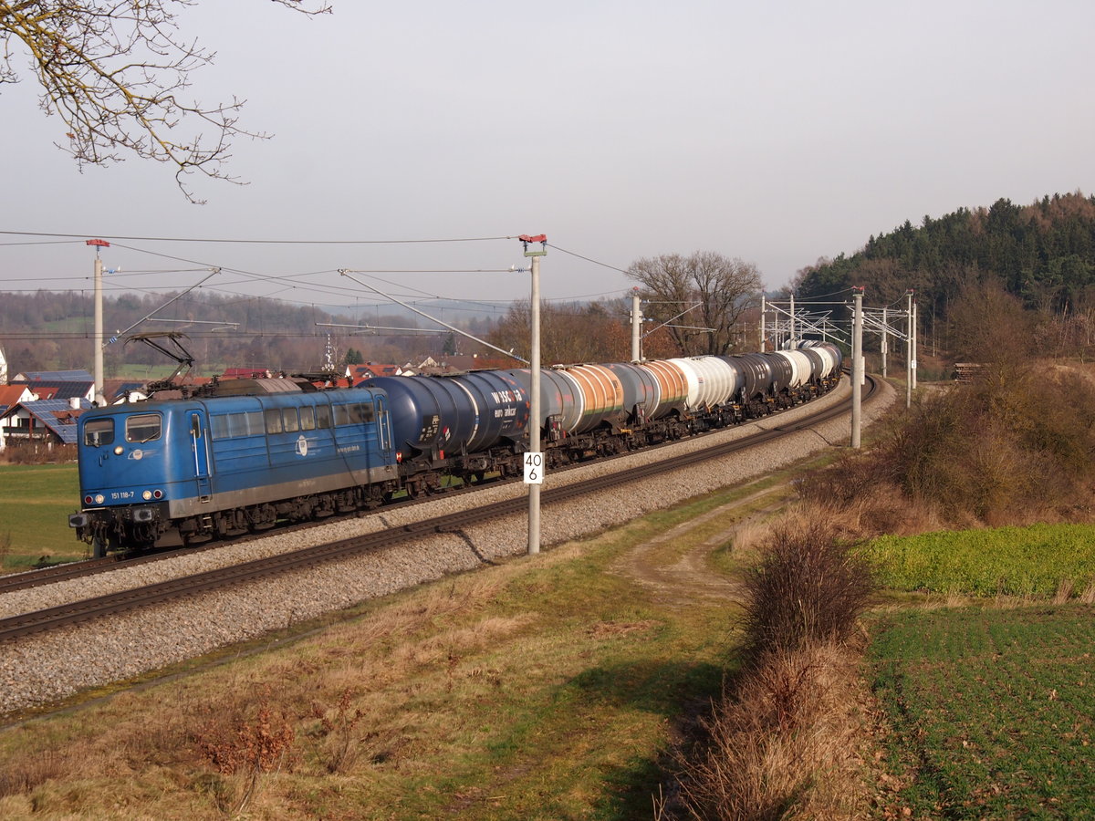 151 118 der EGP mit einem Kesselzug Richtung München. Am 26.01.18 bei Paindorf.