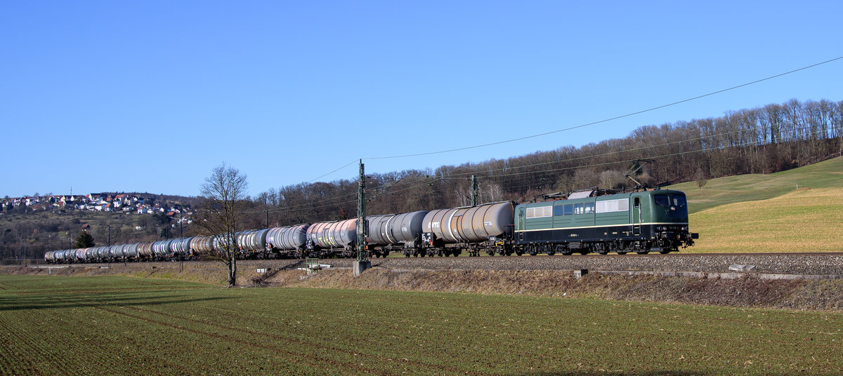 151 119 BayernBahn mit Kesselzug Richtung Ulm.(Uhingen(Fils) 15.2.2019).