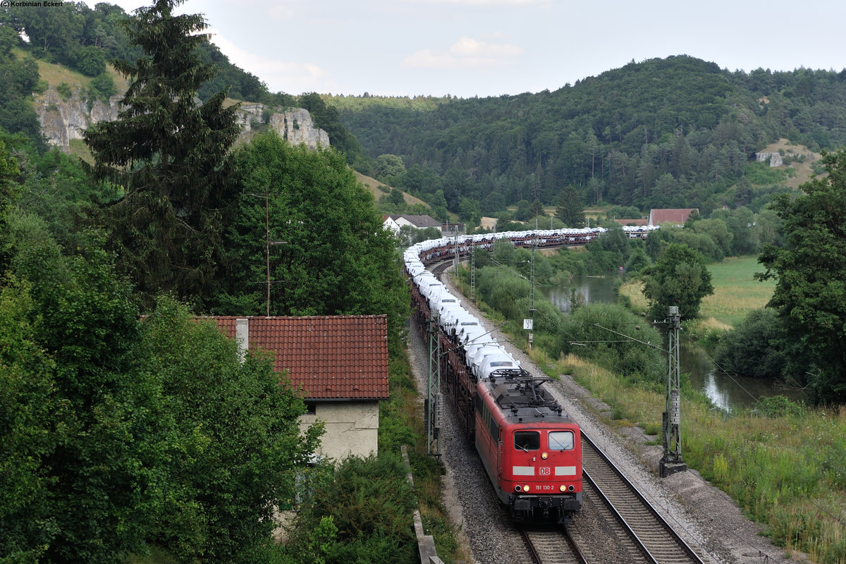 151 130-2 mit einem Audizug bei Dollnstein Richtung Treuchtlingen, 16.07.2015