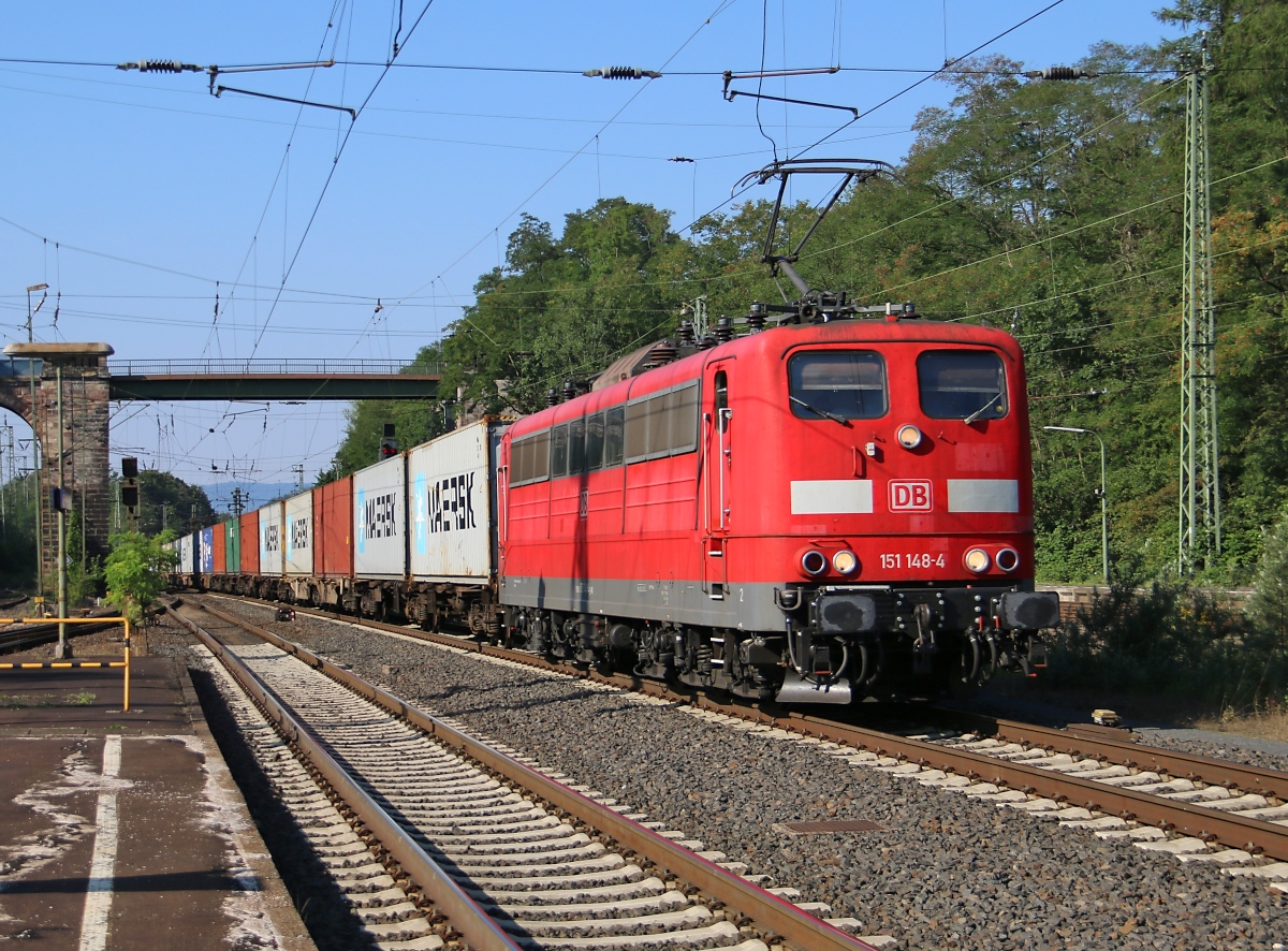 151 148-4 mit Containerzug in Fahrtrichtung Norden. Aufgenommen am 22.08.2015 in Eichenberg.