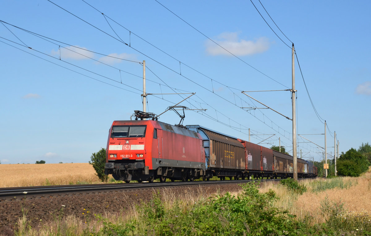 152 011 führte am 27.06.18 einen Autologistikzug durch Niederndodeleben Richtung Magdeburg.