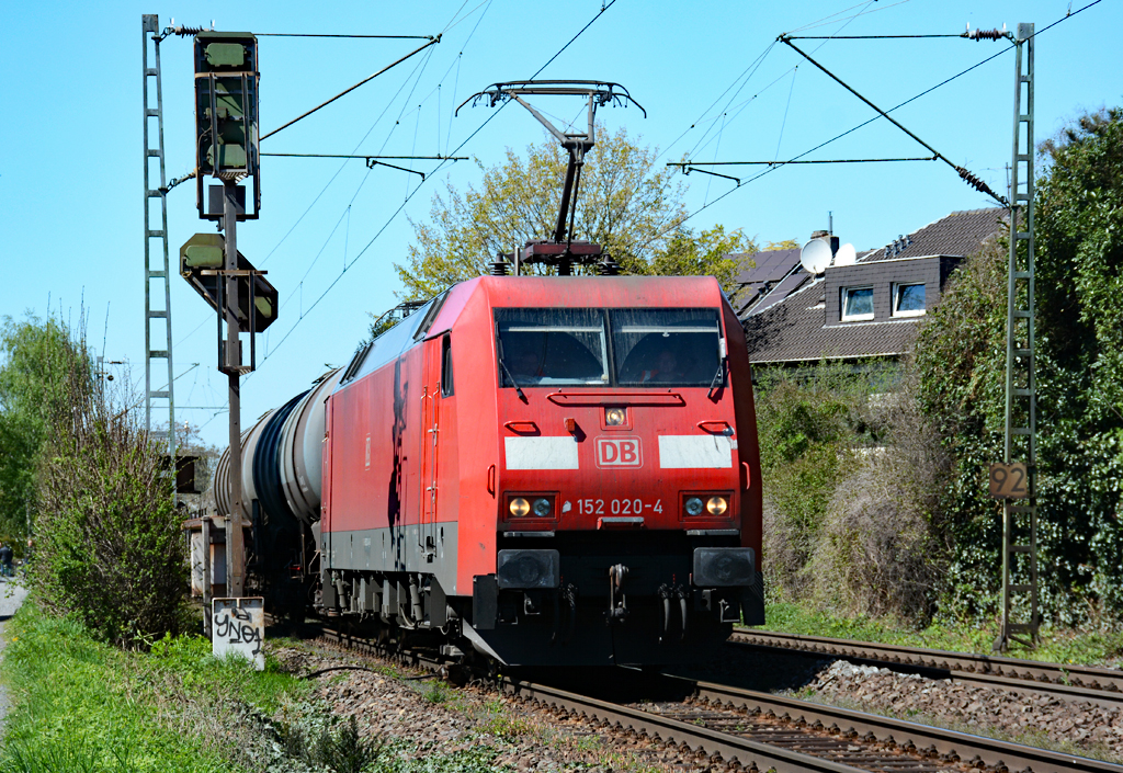 152 020-4 mit gem. Güterzug durch Bonn-Beuel - 20.04.2016