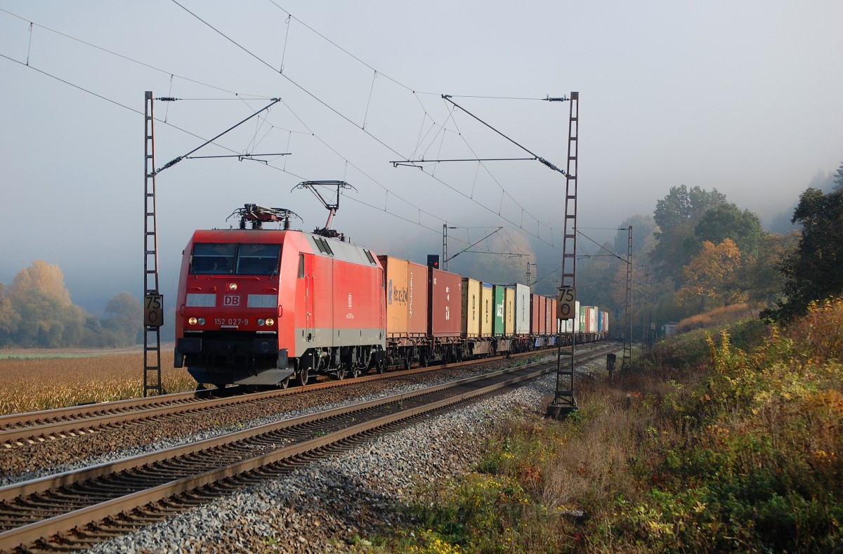 152 027-9 mit einem Containerzug am 21.10.2012 auf der KBS 350 zwischen Kreiensen und Einbeck-Salzderhelden