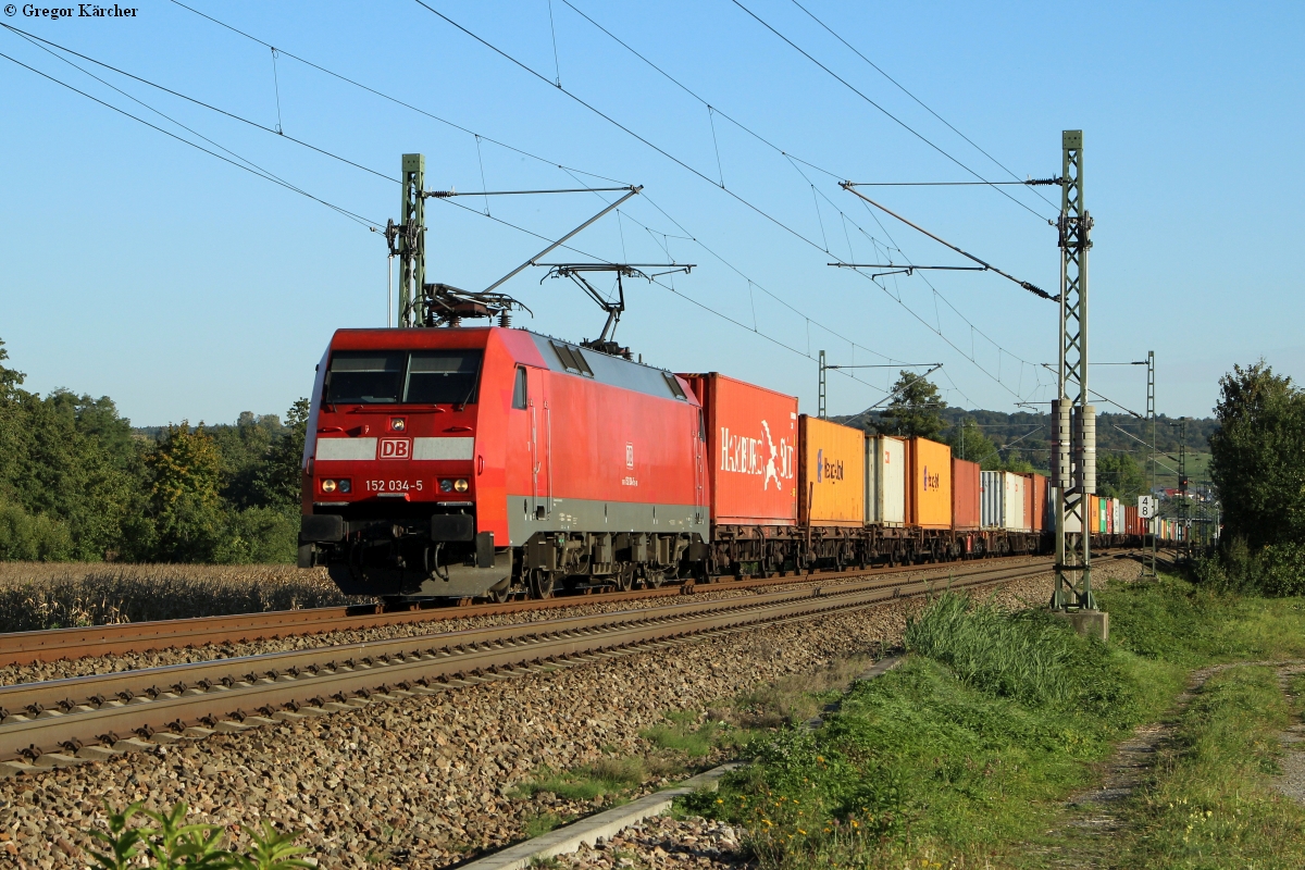 152 034 mit einem Containerzug Richtung Norden bei Heidelsheim, 02.10.2015.