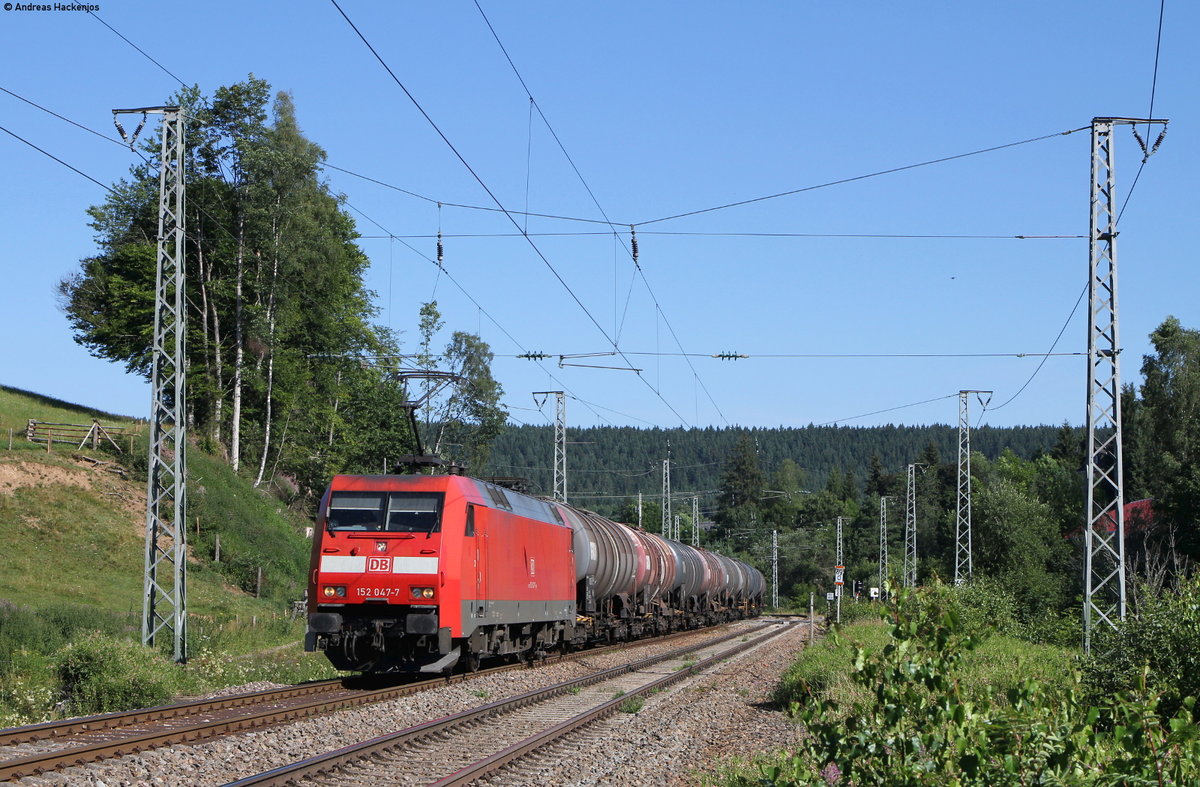 152 047-7 mit dem GC 60482 (Karlsruhe Raffiniere-Rammelswiesen) bei Sommerau 18.7.17