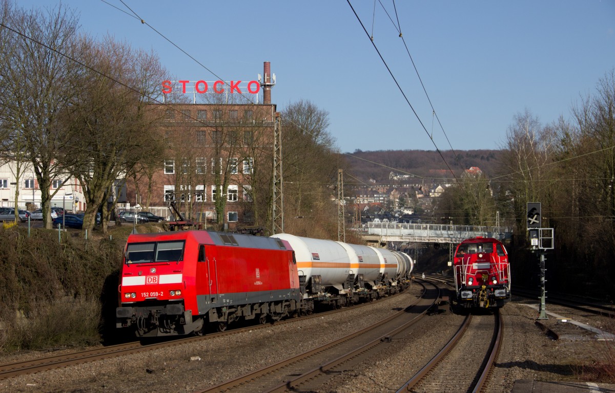 152 059-2 mit einem gemischten Güterzug & 265 029-9 mit einer Übergabe nach Köln-Kalk-Nord in Wuppertal-Sonnborn am 12.03.15