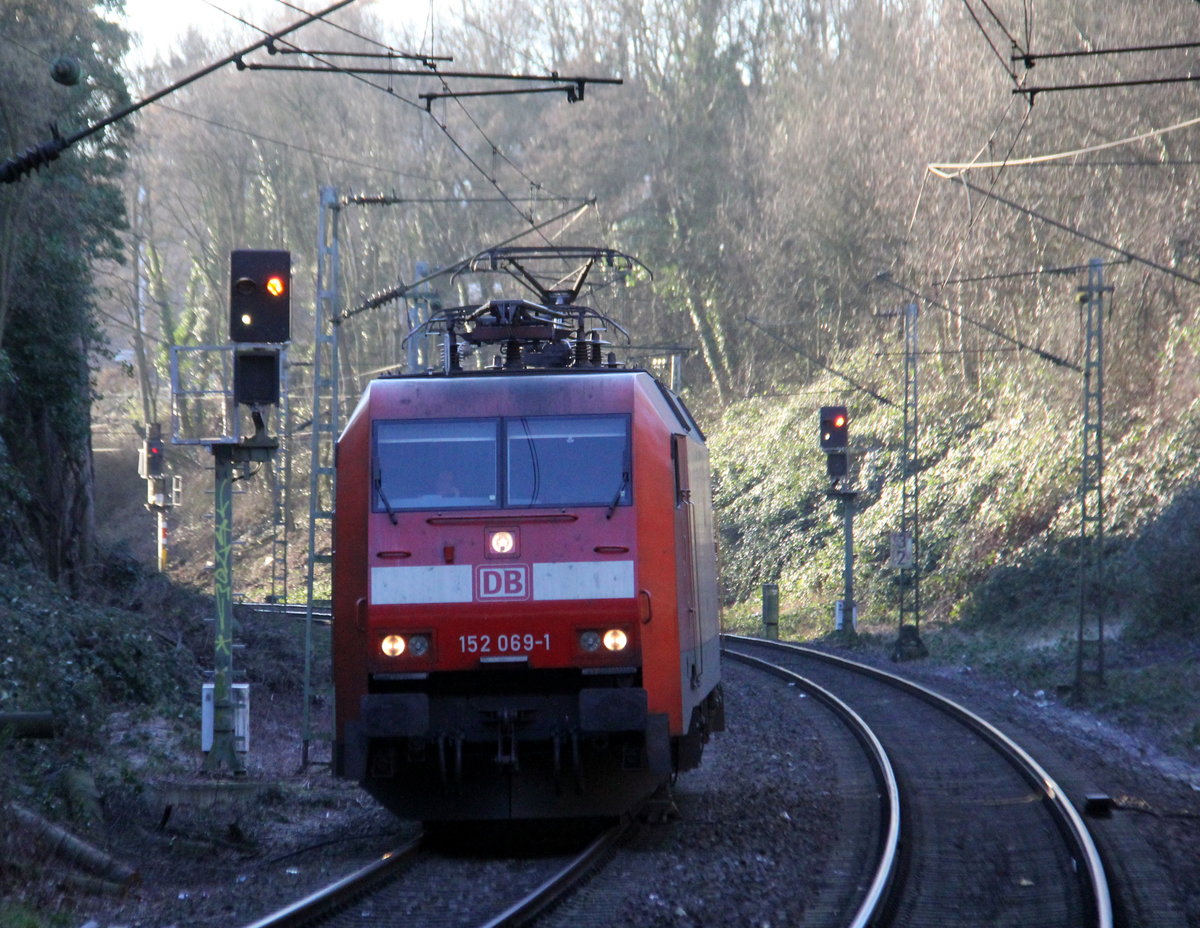 152 069-1 DB  kommt als Lokzug aus Stolberg-Rheinland-Hbf nach Aachen-West und kommt aus Richtung Stolberg-Rheinland,Eilendorf,Aachen-Rothe Erde,Aachen-Hbf und fährt durch Aachen-Schanz in Richtung Aachen-West. 
Aufgenommen vom Bahnsteig von Aachen-Schanz. 
Am Kalten Morgen vom 15.2.2019.  