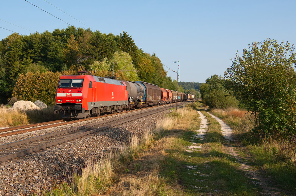 152 080 mit einem gemischten Güterzug bei Postbauer-Heng Richtung Nürnberg, 28.08.2018