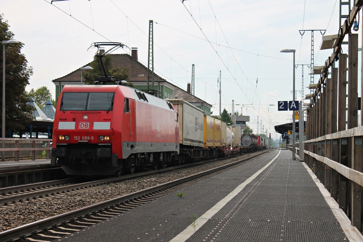 152 089-9 am 05.09.2014 mit einem Containerzug aus dem DUSS Terminal Weil am Rhein in Müllheim (Baden) gen Freiburg.
