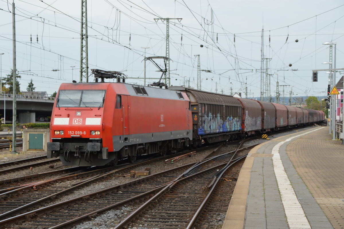 152 099-8 durchfährt den Koblenzer HBF
