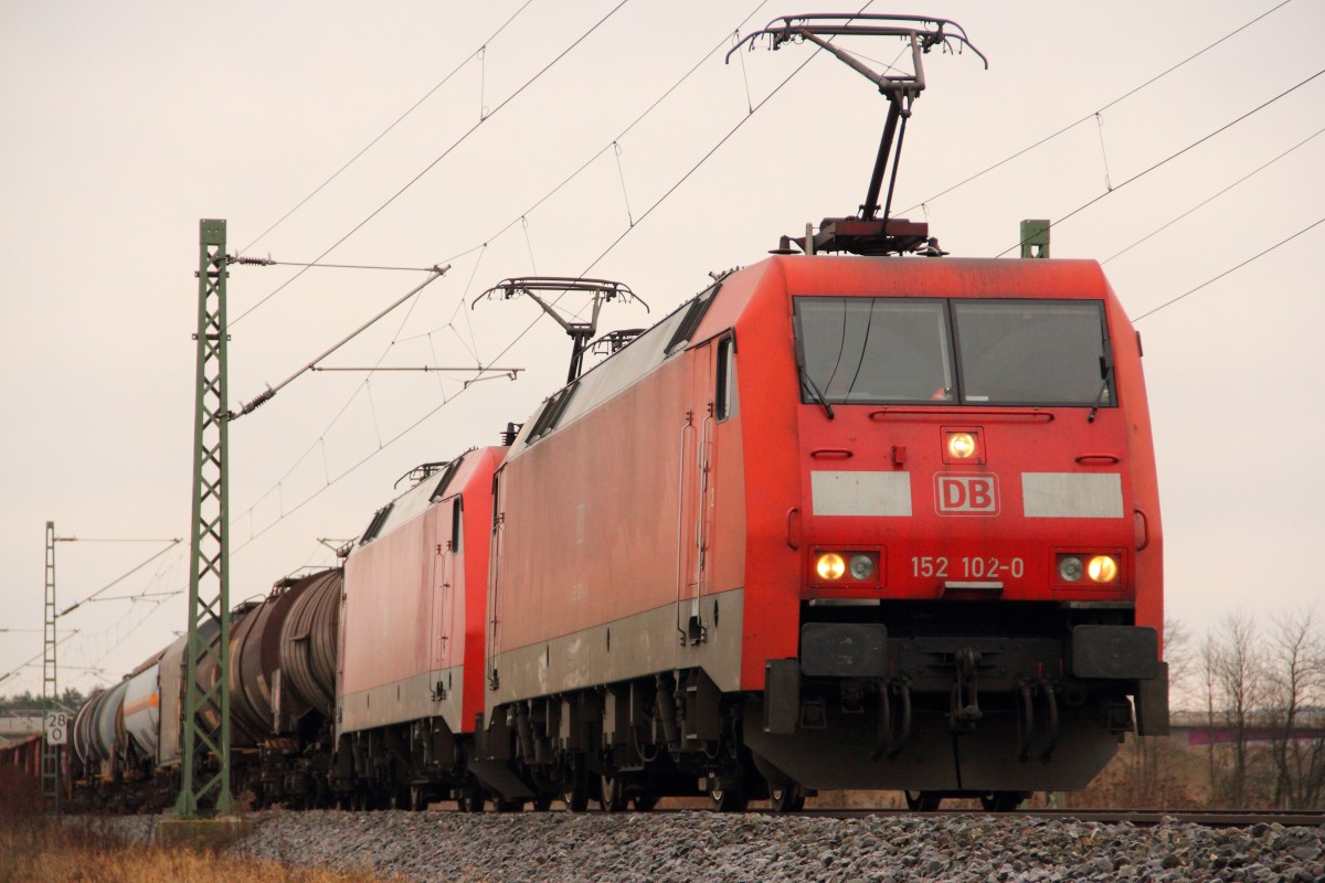 152 102-0 DB und 152 113-7 DB bei Reundorf am 27.12.2014.